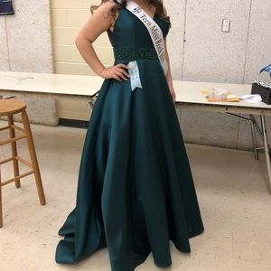 Alyce Paris emerald beaded ball gown pockets